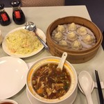 金品茶樓 - 小龍包＋酸辣湯（小）＋蝦仁蛋炒飯462NTD≒￥1,788-