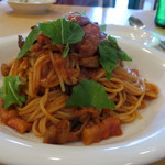 イルゴローソ - ツナ、ベーコン、きの子のトマトソーススパゲッティ