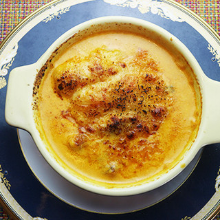 [Seafood curry-flavored gratin] using seasonal fish