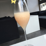 BAR YLANG YLANG - 白桃のカクテル…蝶が舞います♪…cute‼︎