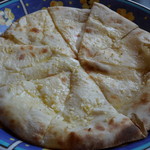 エベレストフード - ガーリックチーズナン