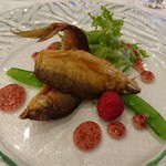 香草マリネした鮎のフリット　グリーンサラダ添え