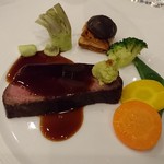 国産牛ロース肉のロティ 本わさびの香りをのせて 伊豆椎茸とともに