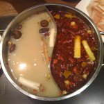 中国火鍋専門店 小肥羊 - 火鍋（白湯と麻辣スープ）
