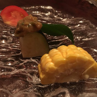 中島康三郎商店 - 本日の野菜盛り。
                手前から…とうもろこし・水なす・トマト