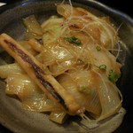 舞扇 - イカと千寿葱の陶板焼き；取り分けて