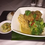 BREEZE at The Samaya - アヒルのカレー