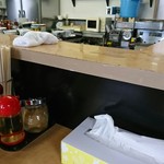 らーめん 萬亀 - カウンターから