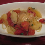 アレッサンドロ - 桃とトマトの冷たいパスタ