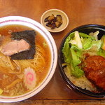 中華料理 千里 - ラーメン・煮込みハンバーグ丼セット♪