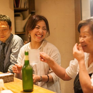 平和而不紧张，平静的气氛