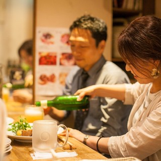 広めのカウンターでゆったりお食事