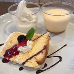 カフェアール - デザートセット700円（ドリンク付き）ソフトクリーム、プリン、シフォンケーキ