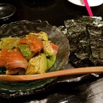 居酒屋 おば九 - サーモンとアボカドのわさび醤油和え(¥720−)