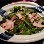 居酒屋 おば九 - ベーコンとホーレン草のサラダ〜ガーリックドレッシング〜(¥690−)
