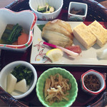 ホテルうみね - 御膳で運ばれてきました(*^^*)だし巻き玉子大満足♪