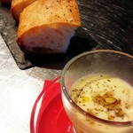 イタリアンバル・マルテ - お通しの冷製コーンスープ