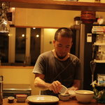 Shima Yasai Kafe Ri Harou Bichi - オープンキッチン。