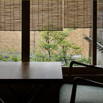Gion Nichi - 庭を見下ろす２階テーブル席
