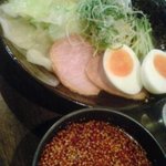 ばくだん屋  - 15辛＋タマゴとキャベツのトッピング