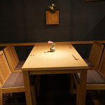 Roppongi Kakishin - テーブル席