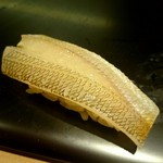 鮨みなと - ①キス…握りのトップは意表つく東京湾産のキスを江戸前で