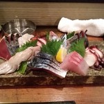 旬魚旬菜まるとび - 天然魚の盛合せ(1,900円)