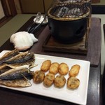 陣屋 賑わい亭 - 朝食時 テーブル横で、調理人の方が 焼いて供される焼き物 焼き方最高です。