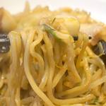 華風 福寿飯店  - 一見汁っぽい焼きそばのように見えますが、
強火で焼き付けた炒め麺に中華スープを吸わせたものです。