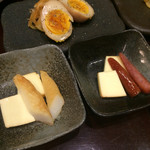 燻製居酒屋　くゆり - 卵と、笹かまとチーズの燻製と、ウィンナーとチーズの燻製。お疲れ様セットの一部