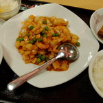 維新號 - 海老とモンゴイカのチリソース”