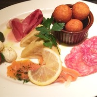 grigio la tavola - 