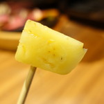 一心 - 氷結ハイボールの中に入ってるパイナップル（凍ってます）