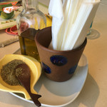 皿の上の自然il Gastro Sara - オリーブオイルとハーブソルト