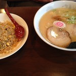 麺処桜 - まんぷくセットの味噌ラーメンとチャーハン