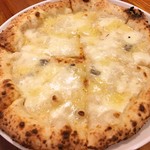 アッツケ ピッツァ - 2016.6　クワトロフォルマッジ