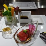生野菜と比内地鶏の肉みそ＆錦牛のタタキ