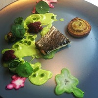 クラフタル - 魚料理。本日はスズキ。あじさいに見立てた美しい一皿。