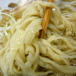 伊佐夫 - 自家製の手揉み平打ち麺