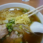 中国料理 喜楽園 - ラーメン（麺はこんな感じ）