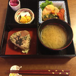 玄米菜食　明制（てんてん・野町） - 明制ランチ、1600円。他、スムージー、小鉢2皿、デザート付き。
