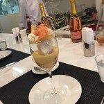 アトリエコータ - 桃のパフェ