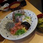 沼津魚がし鮨 - 沼津丼ランチ950円