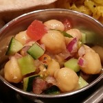 インド食堂 チャラカラ - 【H28.7.24】ライスとチャパティの「どちらもセット」。野菜の付け合わせ。