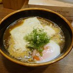 Udon Shokunin Sanuki Men Nosuke - カレーうどん、大きなチーズが乗っている