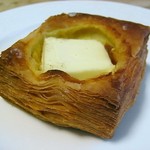 バックシュトゥーベ ツオップ - チーズのデニッシュ