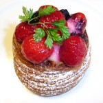 バックシュトゥーベ ツオップ - 苺のデニッシュ