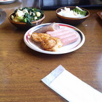Sutaminatarou - サラダとウインナー、イカ、チキン