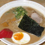 豚珍館 - 料理写真:濃厚!!豚骨醤油ラーメン