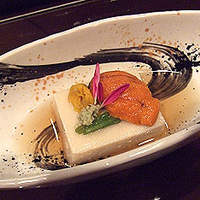花筐 - まずは、とろりとした喉越しが美味しい「湯葉豆腐」